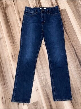 Women’s Levi’s 724 High Rise Straight Rare ® Red Tab Dark Blue Denim Size 29